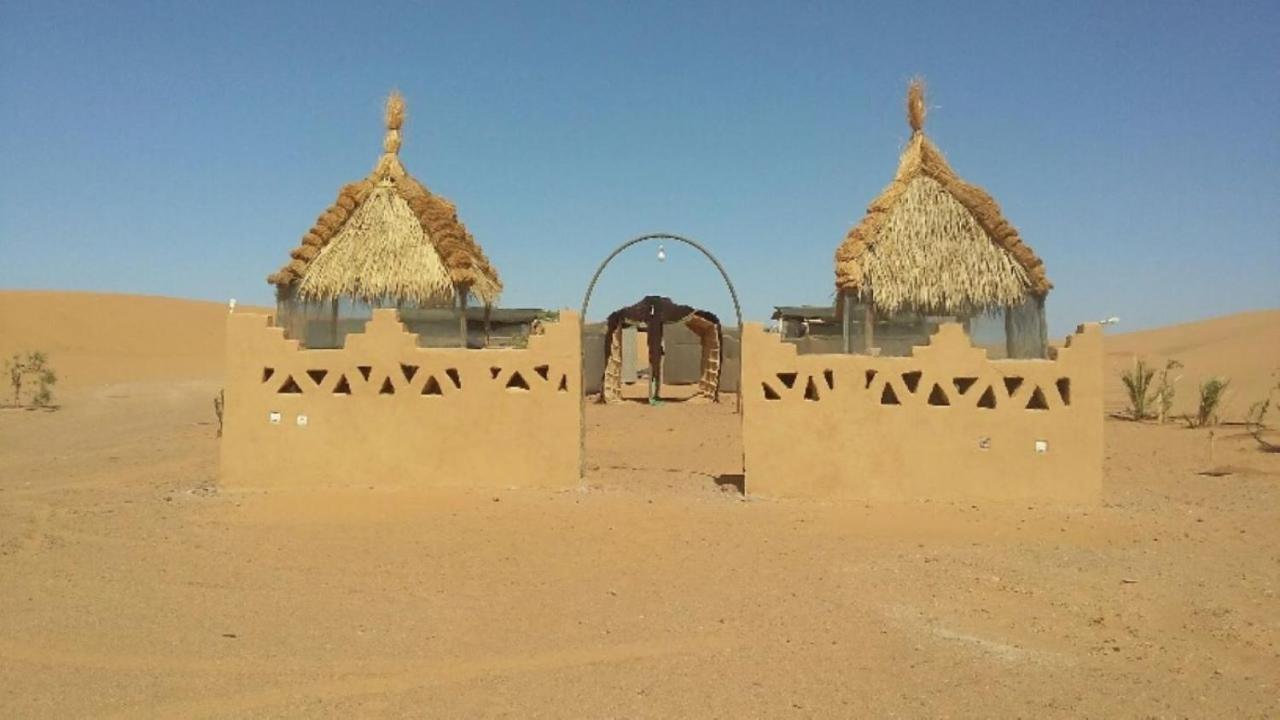 Hotel Restcamp Ergchebbi Merzouga Esterno foto